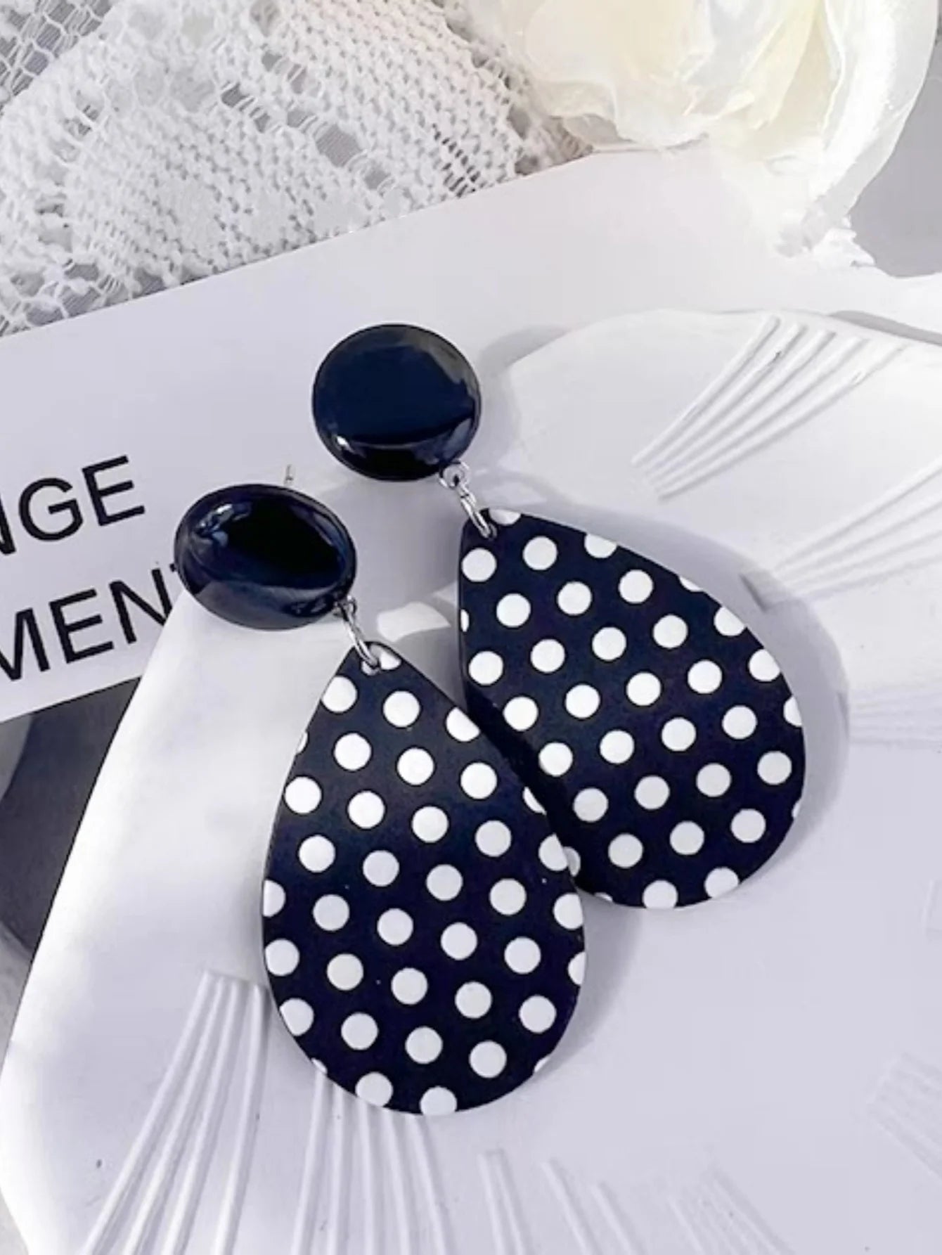 Boucles D'oreilles Goutte à Points Blancs