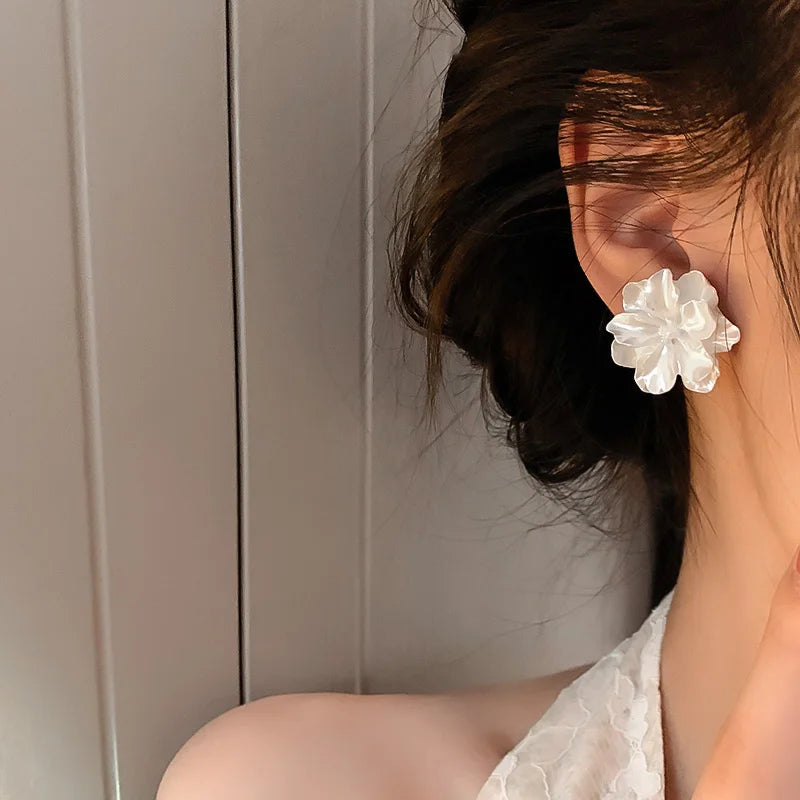 Boucles D'oreilles Fleur Blanche de Luxe