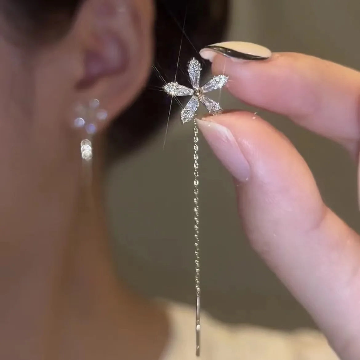 Boucles D'oreilles Pendantes Fleur En Tissu Doré - Dormeuses, Neuf Sans Emballage