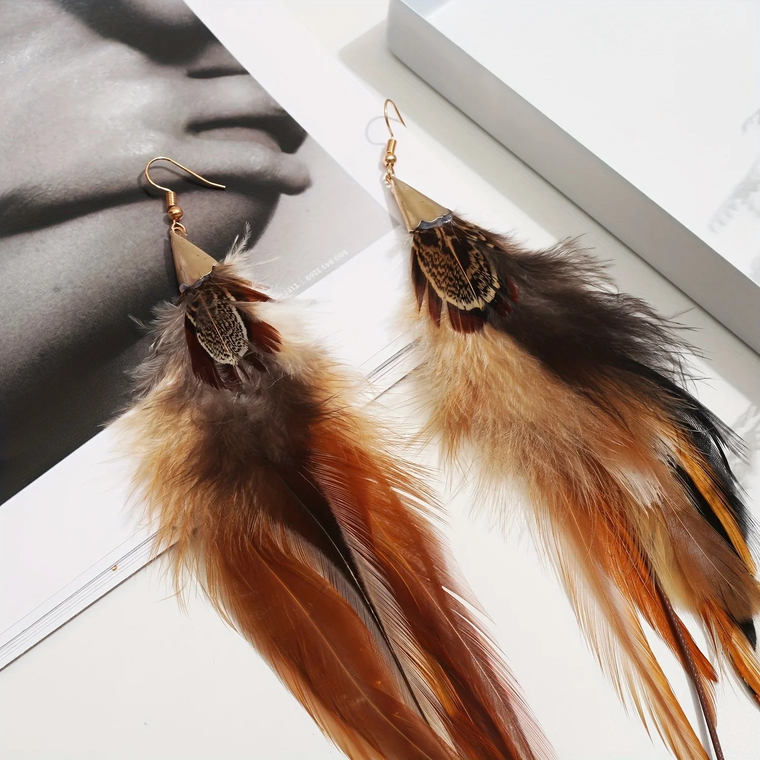 Boucles d'oreilles en plumes couleurs naturelles Boucles d'oreilles en plumes couleurs naturelles